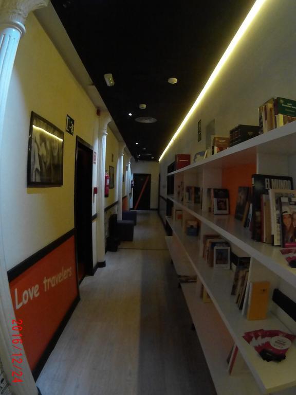 Hostels Meetingpoint Madrid Esterno foto