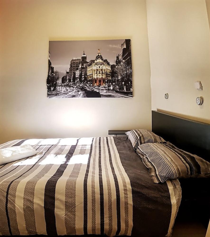 Hostels Meetingpoint Madrid Esterno foto